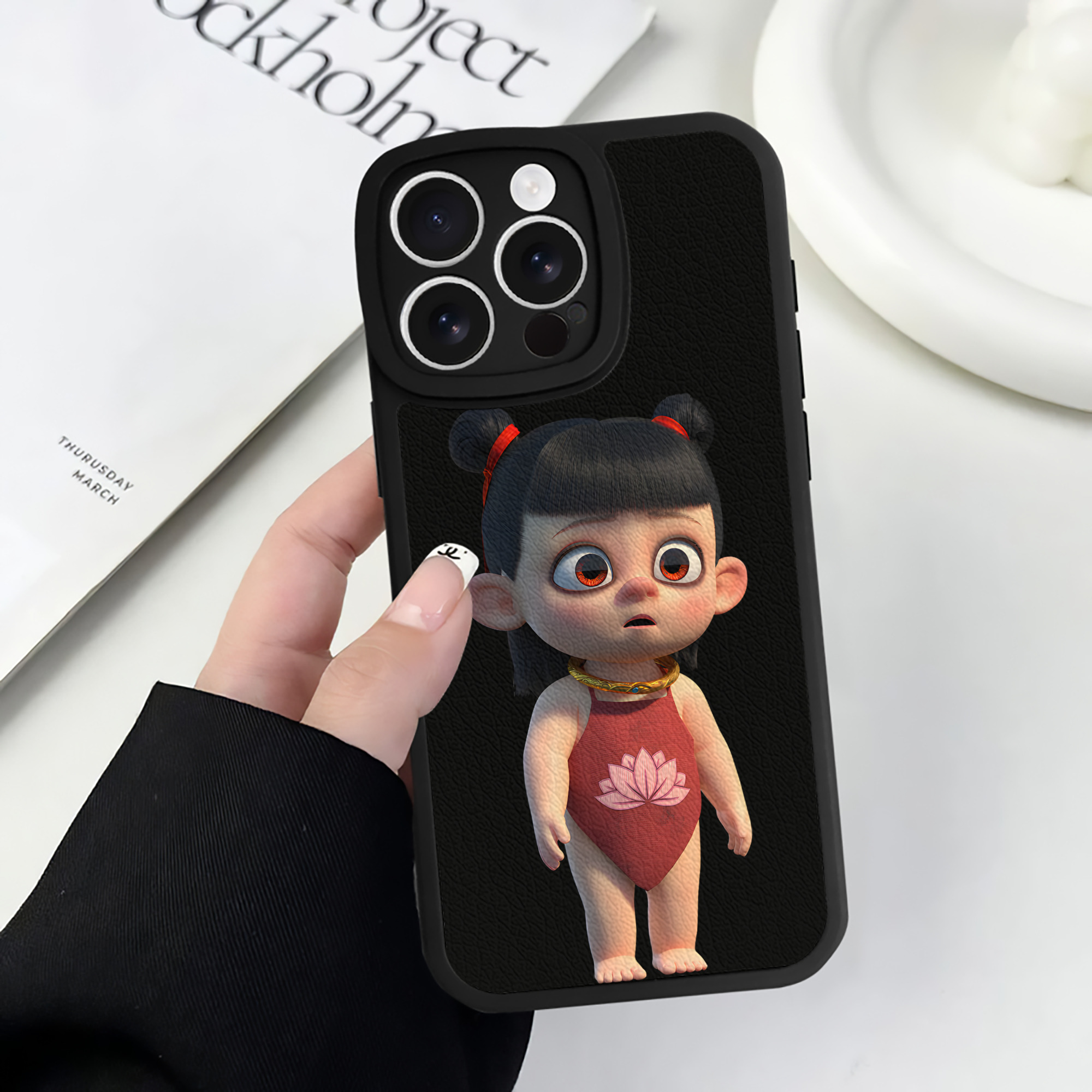 （画像用） Ne Zha 2 ナタ 魔童の大暴れ 【iPhone 16シリーズ対応】シリコンスマホケース（レザー調） 材質：シリコン